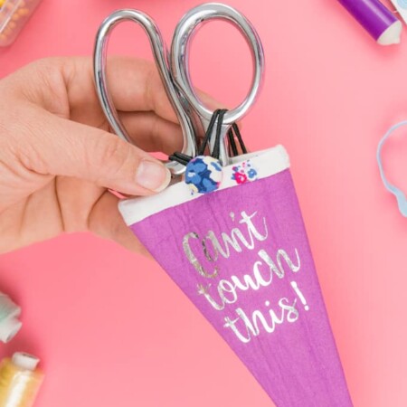 Final shot of the Fabric Scissors Pouch